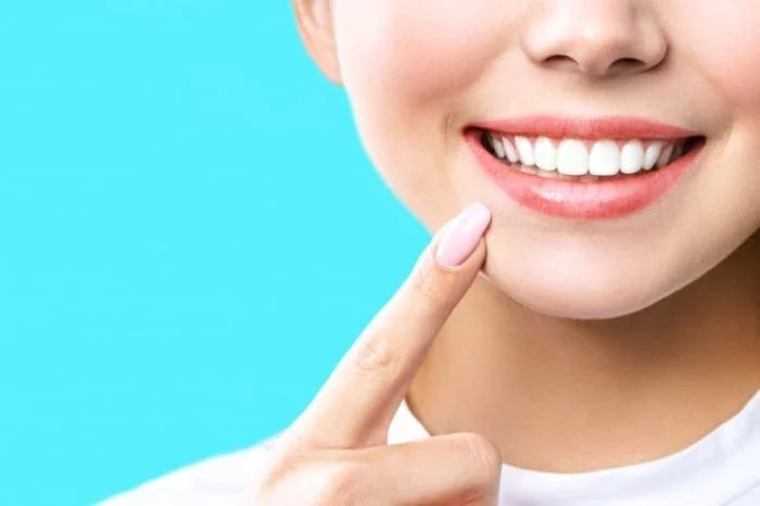 جرم گیری و سفید کردن دندان در خانه + آموزش