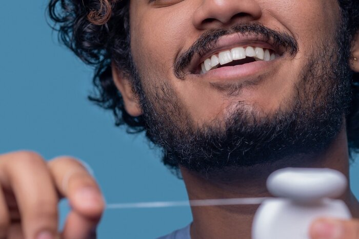 نخ دندان؛ راز پیشگیری از پوسیدگی و بیماری لثه